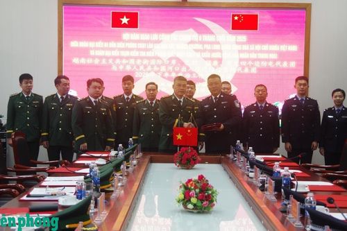 Trạm kiểm tra Biên phòng xuất nhập cảnh Hà Khẩu tham dự các hoạt động giao lưu chính trị tại tỉnh Lào Cai