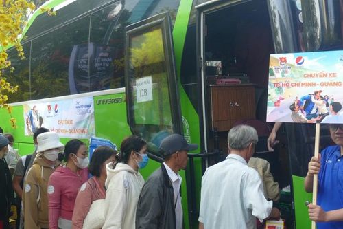 Tặng 4.230 vé xe đưa sinh viên, công nhân, lao động về quê đón Tết
