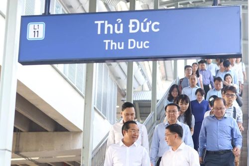 Lãnh đạo TPHCM đi metro dự lễ ra mắt Trung tâm Phục vụ hành chính công