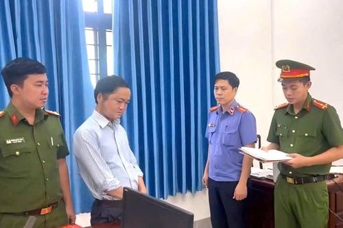 Bắt giam một cán bộ xã chiếm đoạt tiền của người dân