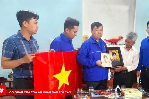 Tuổi trẻ Đà Nẵng phục dựng, trao tặng di ảnh liệt sĩ, tri ân gia đình cách mạng