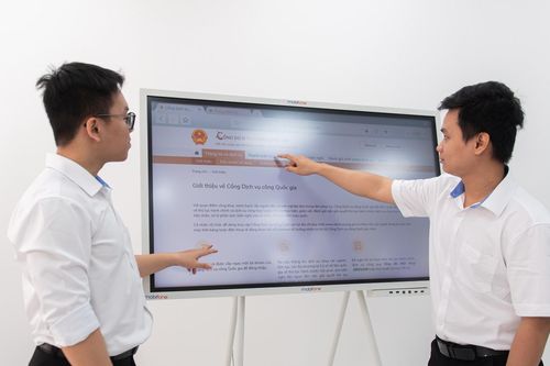 Ngày đầu vận hành 'siêu' Trung tâm Phục vụ hành chính công TPHCM