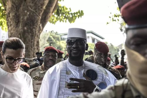 Ông Mamady Doumbouya đắc cử Tổng thống Guinea