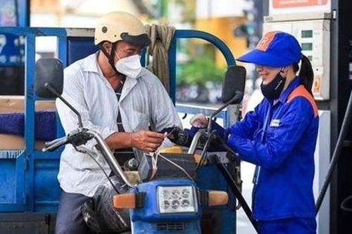 Giá xăng dầu đồng loạt giảm trước kỳ nghỉ Tết Dương lịch 2026