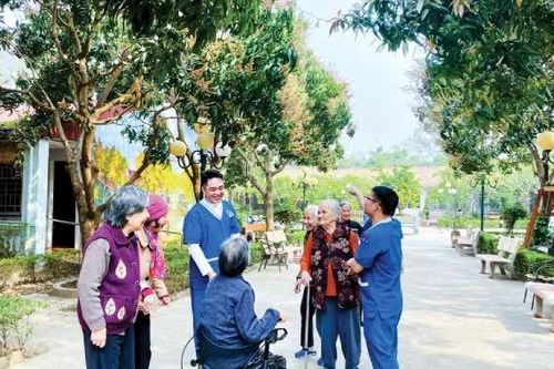 Xây dựng mô hình 'kinh tế bạc' thích ứng già hóa dân số