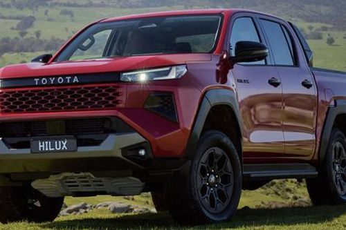 Toyota Hilux hoàn toàn mới ra mắt Việt Nam sát Tết