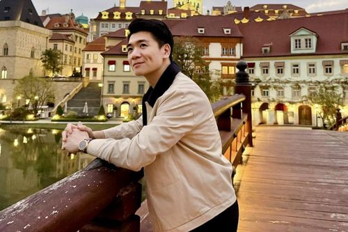 Chiếc đồng hồ hơn 5 tỷ của con trai bầu Hiển