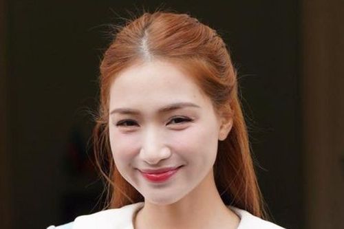 Tai nghe 3 triệu của Hòa Minzy