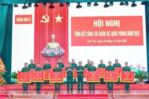 Bệnh viện Quân y 120: Vinh dự nhận Cờ đơn vị xuất sắc của Bộ Quốc phòng