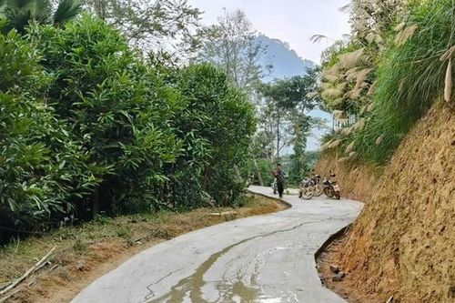 Tuyến đường bê tông thôn Vàng Ngần - Ngã Hai sắp hoàn thành