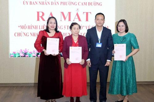 Phường Cam Đường ra mắt 'mô hình liên thông 5 tại chỗ' cấp giấy chứng nhận quyền sử dụng đất
