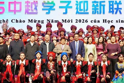 Giao lưu, hợp tác giữa Trường THPT Chuyên Lào Cai (Việt Nam) và Trường THPT Quốc môn Hà Khẩu (Trung Quốc)