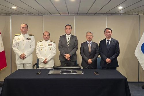 Hàn Quốc và Peru ký hợp đồng phát triển chung tàu ngầm thế hệ mới