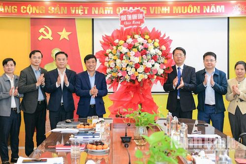 Lãnh đạo UBND tỉnh thăm, động viên các đơn vị ngày cuối năm