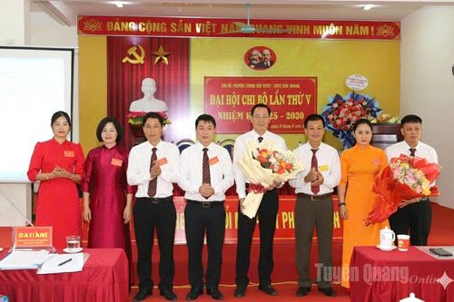 Ươm những mùa Xuân