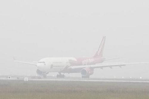 Sương mù dày đặc kéo dài, nhiều chuyến bay phải điều chỉnh lịch cất hạ cánh