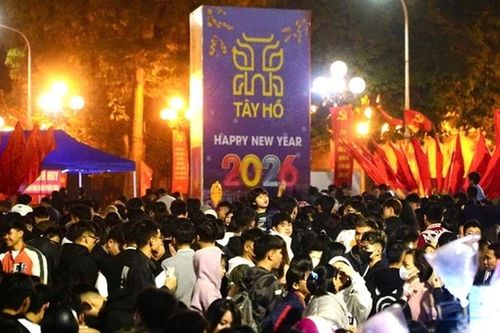 Thủ đô Hà Nội và TP Hồ Chí Minh tưng bừng đón chào năm mới 2026