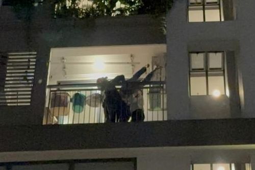 Thượng úy Cảnh sát vận động, thuyết phục nam thanh niên từ bỏ ý định tự tử