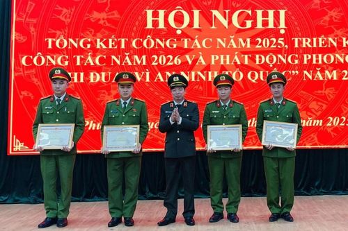 Giám đốc Công an tỉnh Nguyễn Quang Vinh dự Hội nghị tổng kết Công an phường Thục Phán