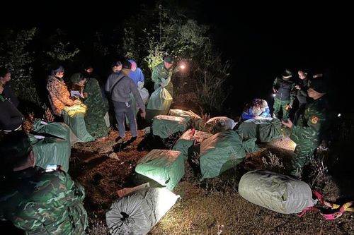 Liên tiếp bắt giữ về vận chuyển hàng cấm và ma túy