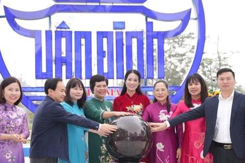 Vân Đình khai mạc Hội chợ OCOP mùa xuân