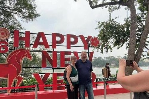 Hà Nội sẵn sàng đón năm mới, không khí rộn ràng khắp phố phường