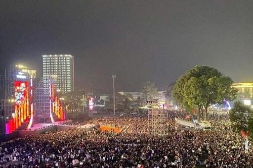 Thái Nguyên: Hàng vạn người hân hoan mừng năm mới trong lễ Countdown