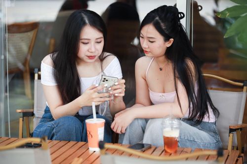 Căng thẳng vì lướt MXH suốt kỳ nghỉ Tết