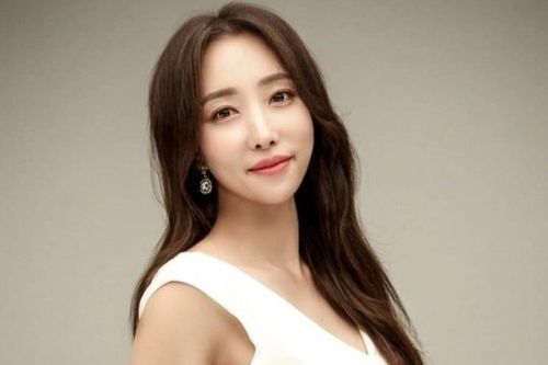Diễn biến vụ nữ ca sĩ Hàn Quốc lộ video ngoại tình trong thang máy