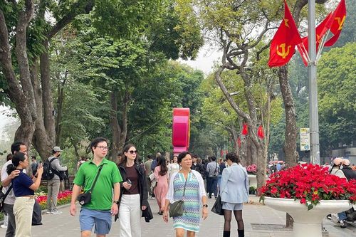 Hồ Gươm ngày đầu năm, bắt đầu một vòng quay yên bình