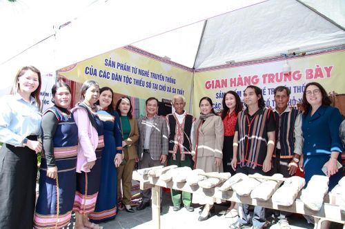 Định hình hướng đi mới cho nghề truyền thống vùng đồng bào DTTS