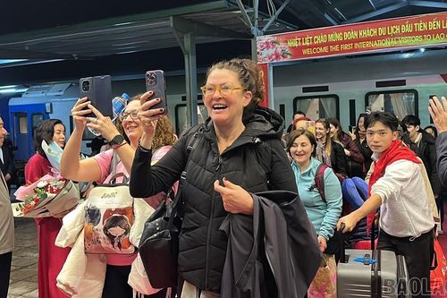 Chuyến tàu mở nhịp cho một năm du lịch khởi sắc