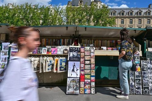 Chợ sách cũ Paris và hành trình gần 5 thế kỷ bên dòng Seine