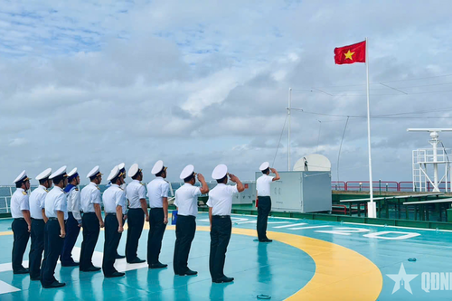 Nhà giàn DK1 vui năm mới vẫn sẵn sàng chiến đấu cao