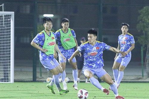 HLV Kim Sang-sik cấp tốc gọi bổ sung thủ môn