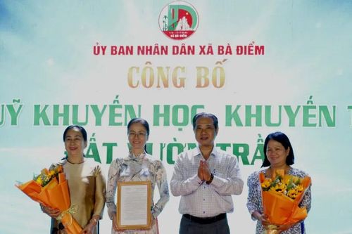 Xã Bà Điểm mang niềm vui đến cho những 'công dân đặc biệt'