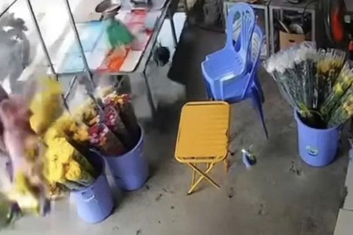Vĩnh Long: Bánh xe rơ-moóc văng khỏi trục làm 1 phụ nữ bị thương