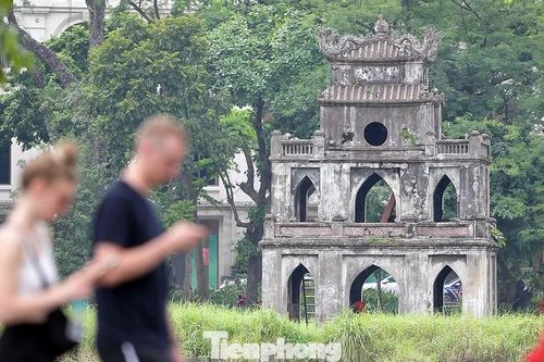 Thảnh thơi dạo phố, bắt trọn khoảnh khắc Hà Nội sáng đầu năm