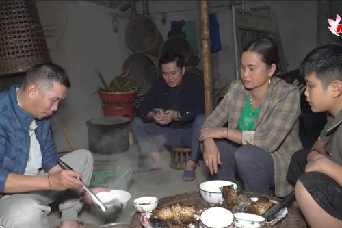 Tết dương lịch ấm nồng bên bếp lửa người Thái