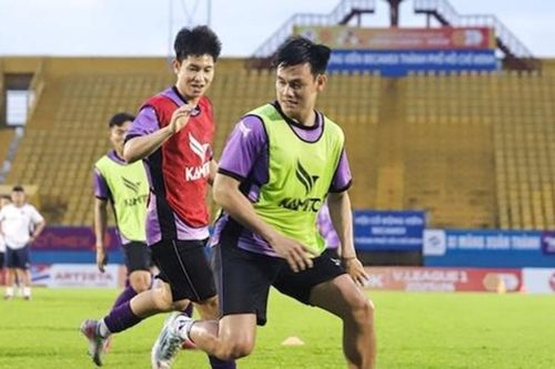 Hồ Tấn Tài sắp tái xuất V-League sau một năm điều trị đứt dây chằng