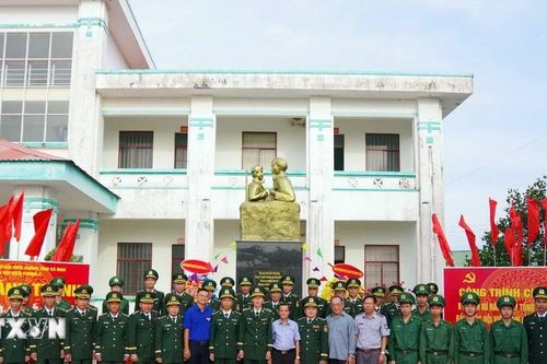 Khánh thành tượng đài 'Bác Hồ với chiến sỹ Biên phòng' ở Cà Mau
