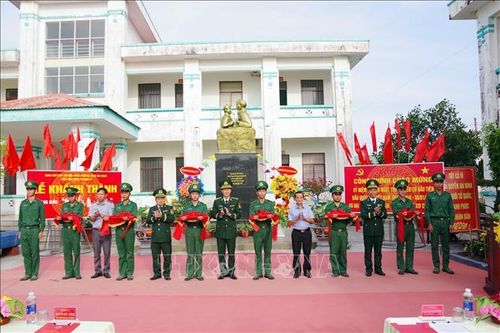 Khánh thành tượng đài 'Bác Hồ với chiến sĩ Biên phòng' ở Cà Mau