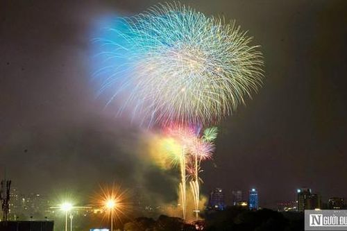 Mãn nhãn màn pháo hoa chào mừng năm mới 2026