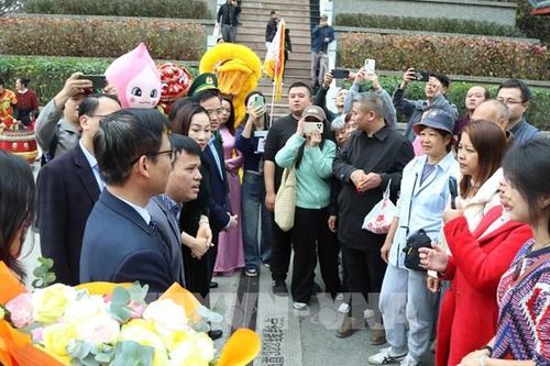 Du khách quốc tế 'xông đất' Lạng Sơn qua cửa khẩu Hữu Nghị