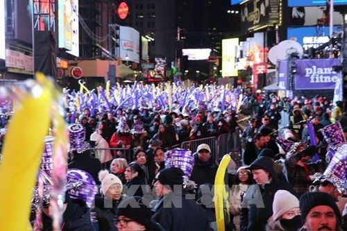 Quả cầu 5.200 mảnh pha lê bừng sáng đón Năm mới 2026 tại New York
