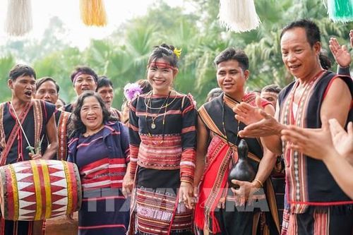 Sắc màu lễ cưới Tây Nguyên giữa lòng Hà Nội