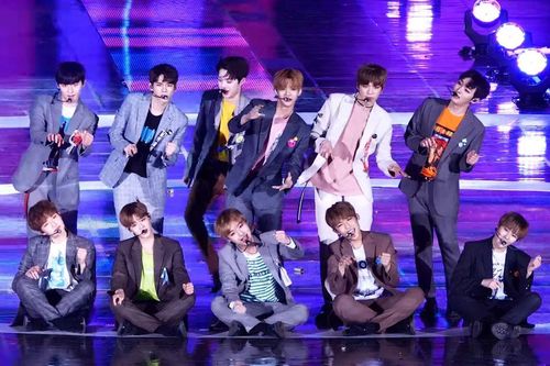 Wanna One tái hợp