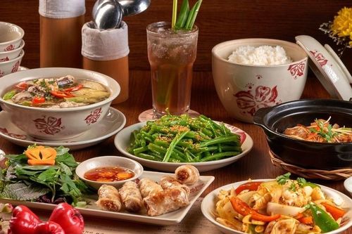 Giới trẻ săn tìm hương vị 'cơm nhà' giữa lòng thành phố