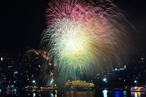 Pháo hoa rực sáng chào đón năm mới 2026