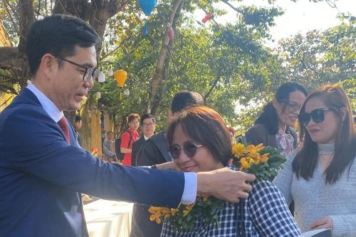 Du khách Philippines 'xông đất' phố cổ Hội An đầu năm
